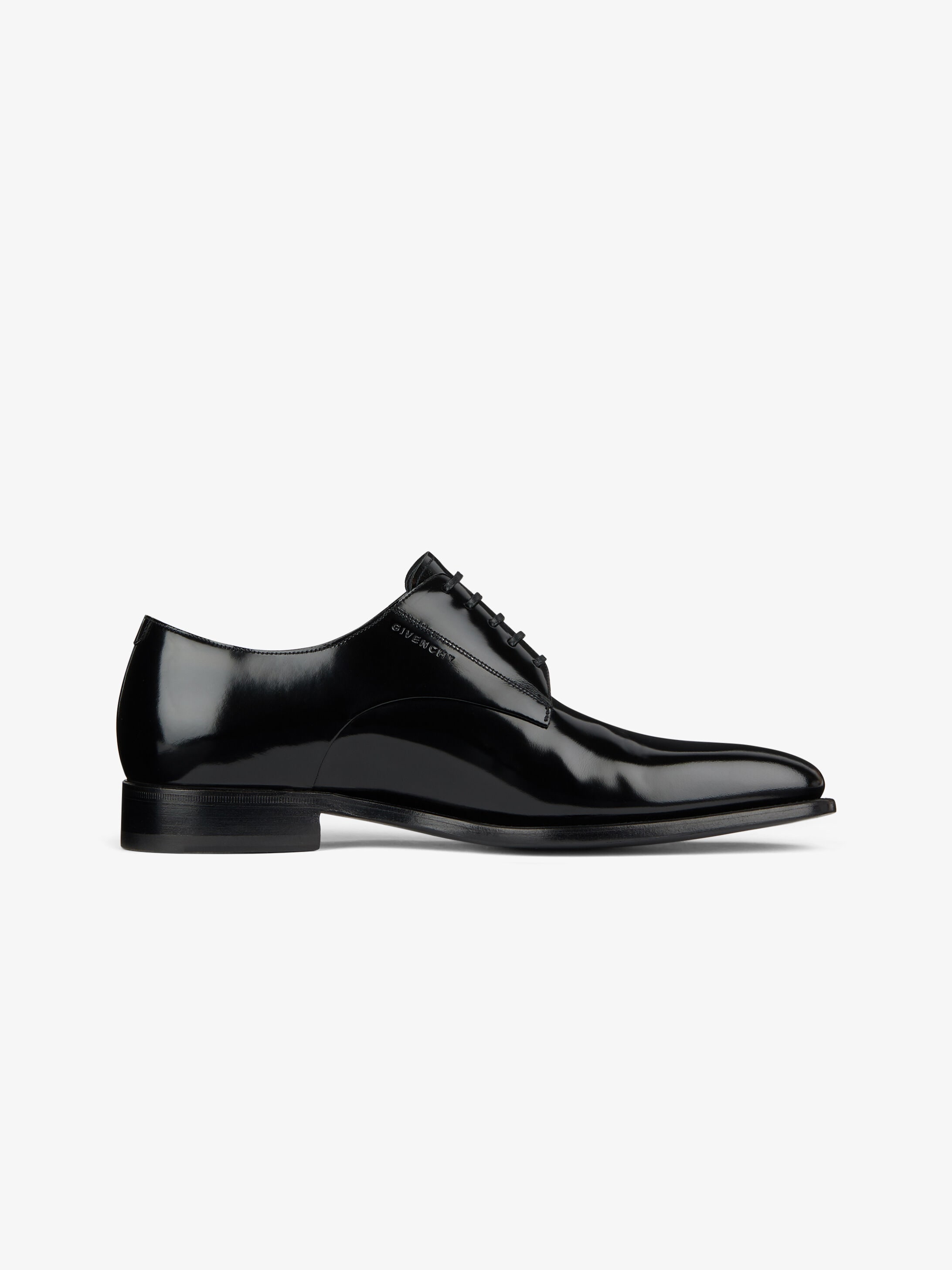 Derby shoes in shinny leather 
