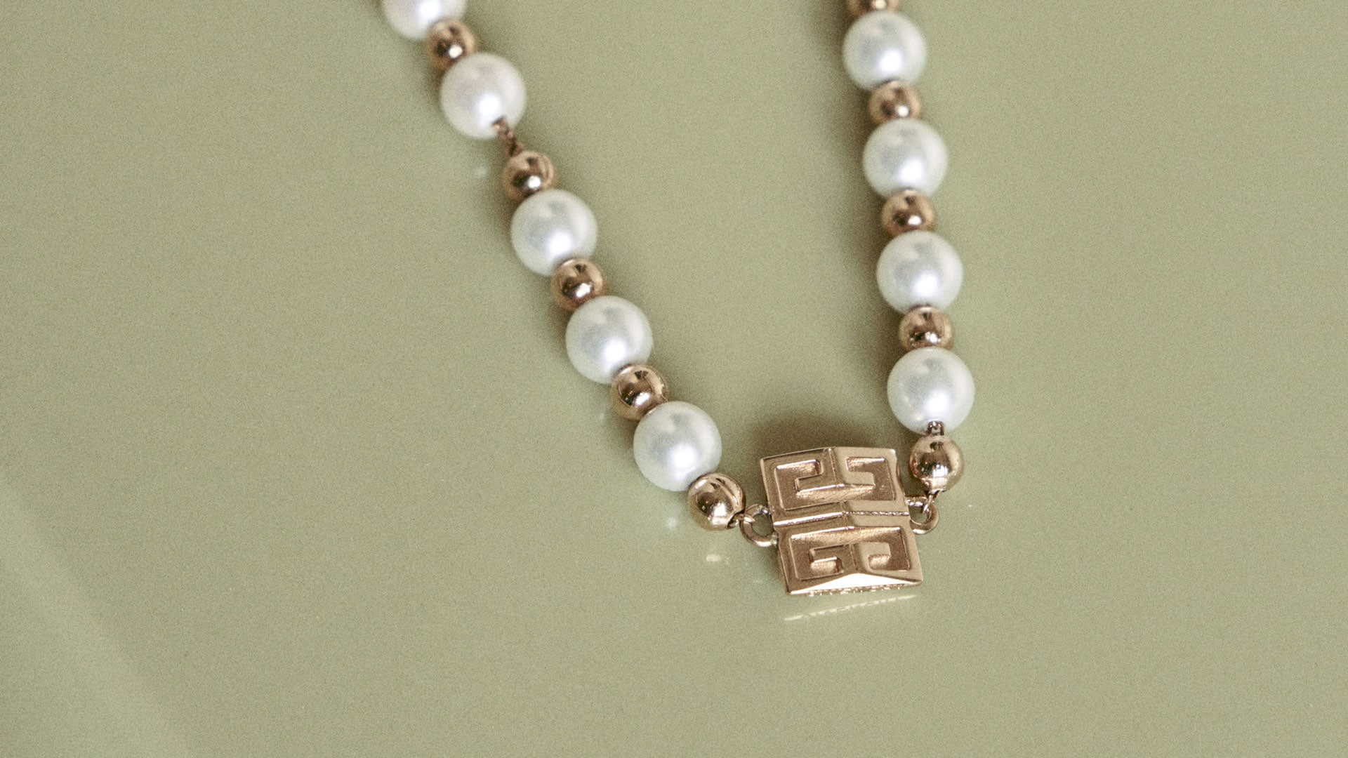 4G necklace in metal with pearls